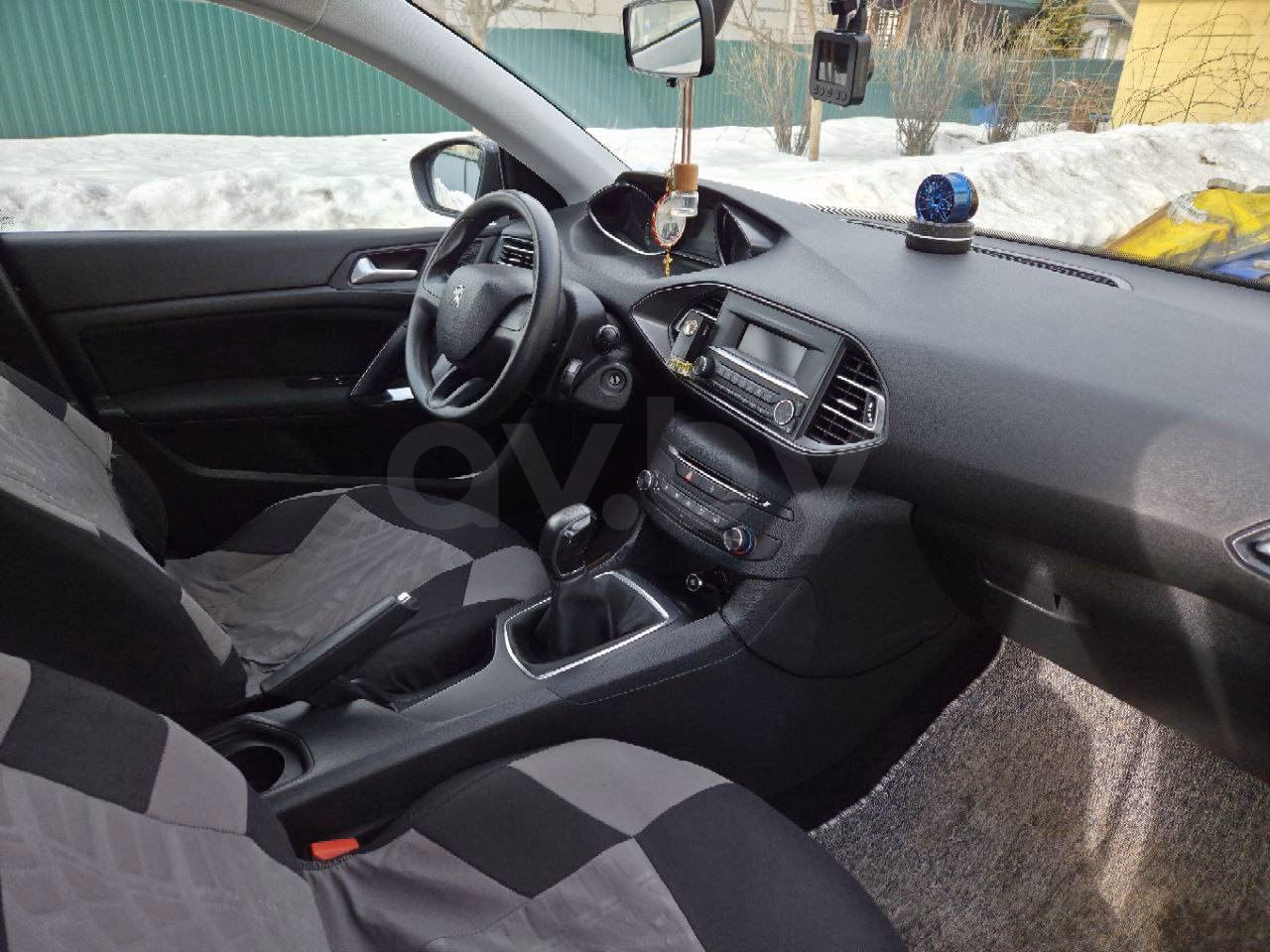 Peugeot 308 фото 11