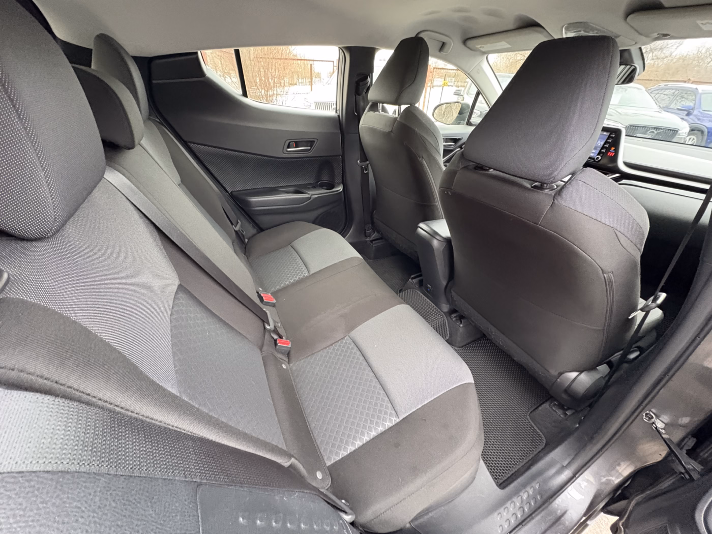 Toyota C-HR фото 15