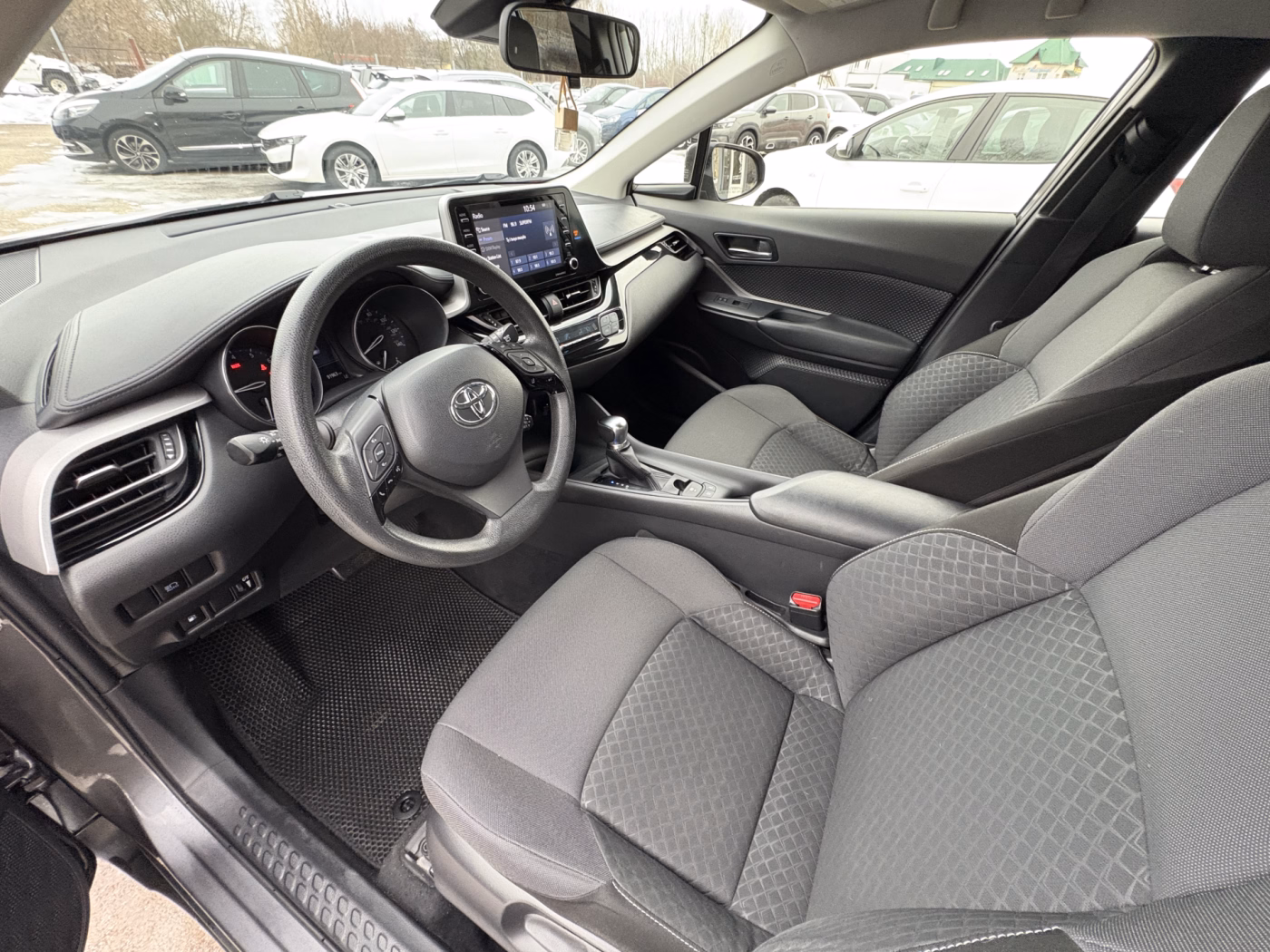 Toyota C-HR фото 10