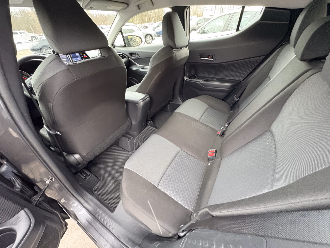 Toyota C-HR фото 13