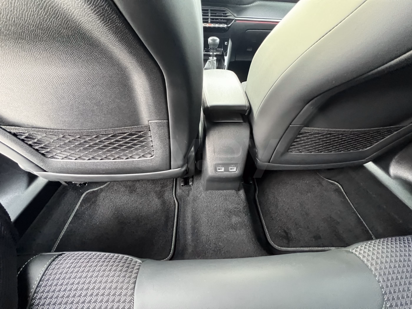 Peugeot 2008 фото 11