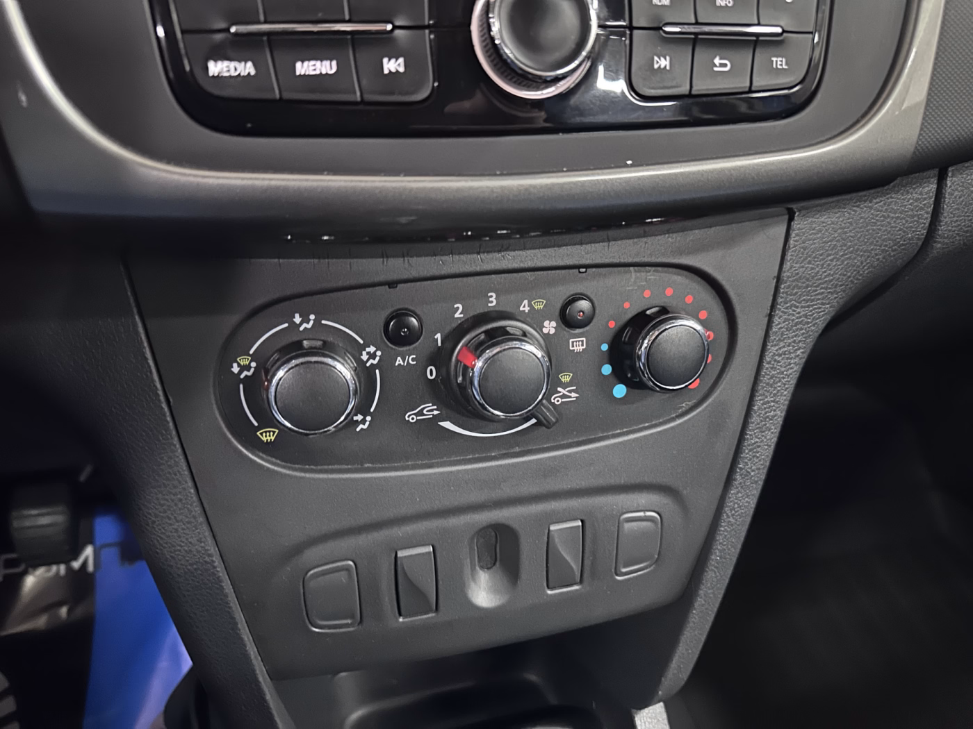 Renault Logan Stepway фото 15