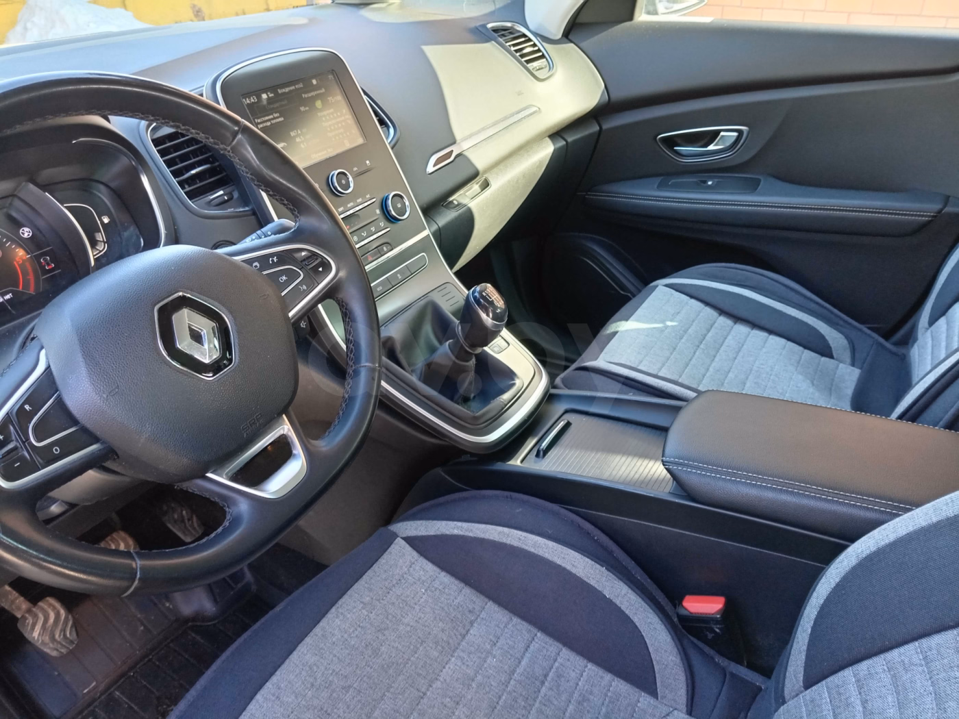 Renault Scenic фото 8