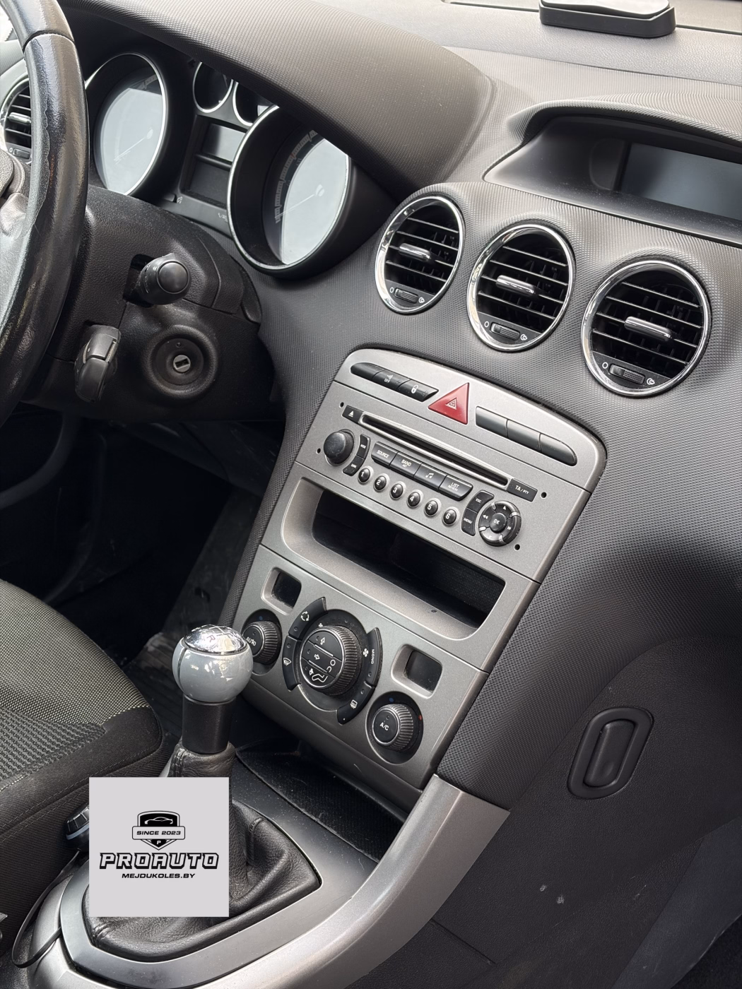 Peugeot 308 фото 9