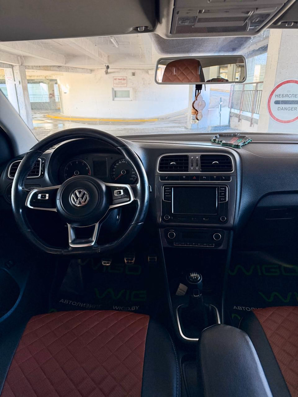 Volkswagen Polo Sedan фото 13