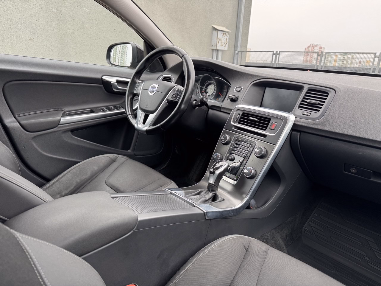 Volvo V60 фото 9