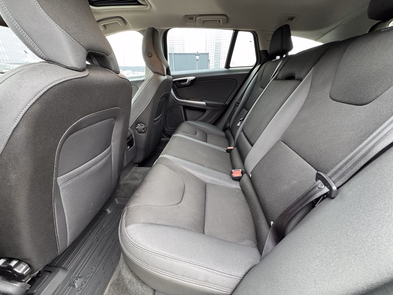 Volvo V60 фото 11