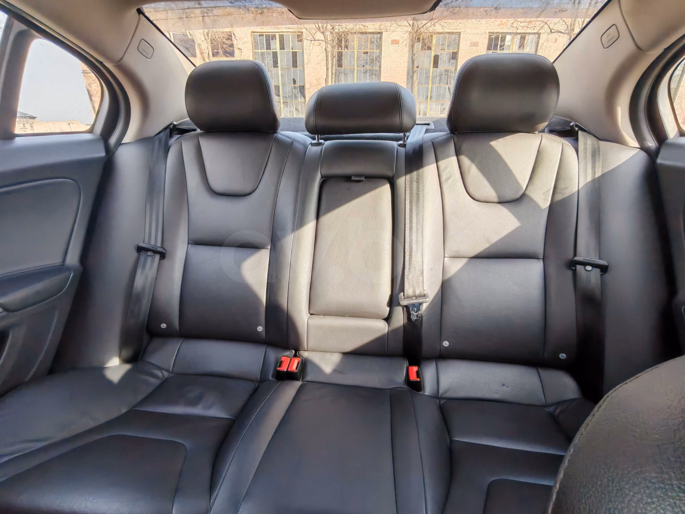 Volvo S60 фото 7