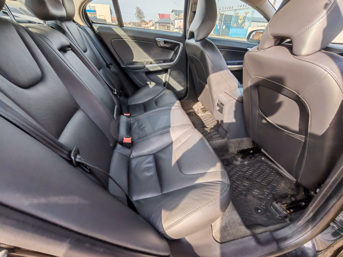 Volvo S60 фото 18