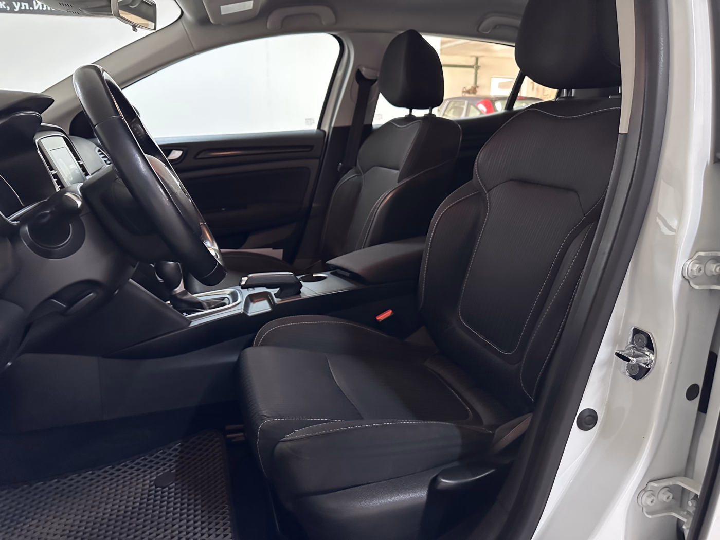 Renault Megane фото 8