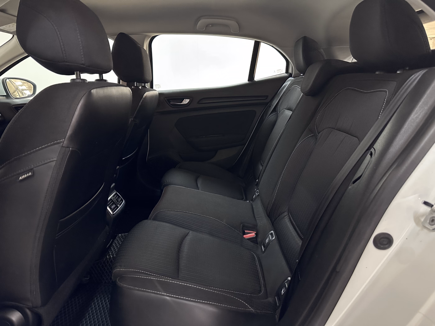 Renault Megane фото 9
