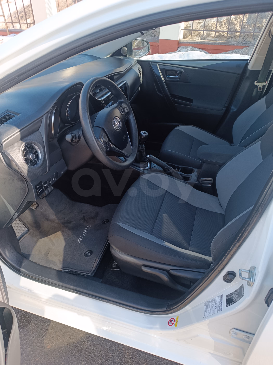 Toyota Auris фото 7