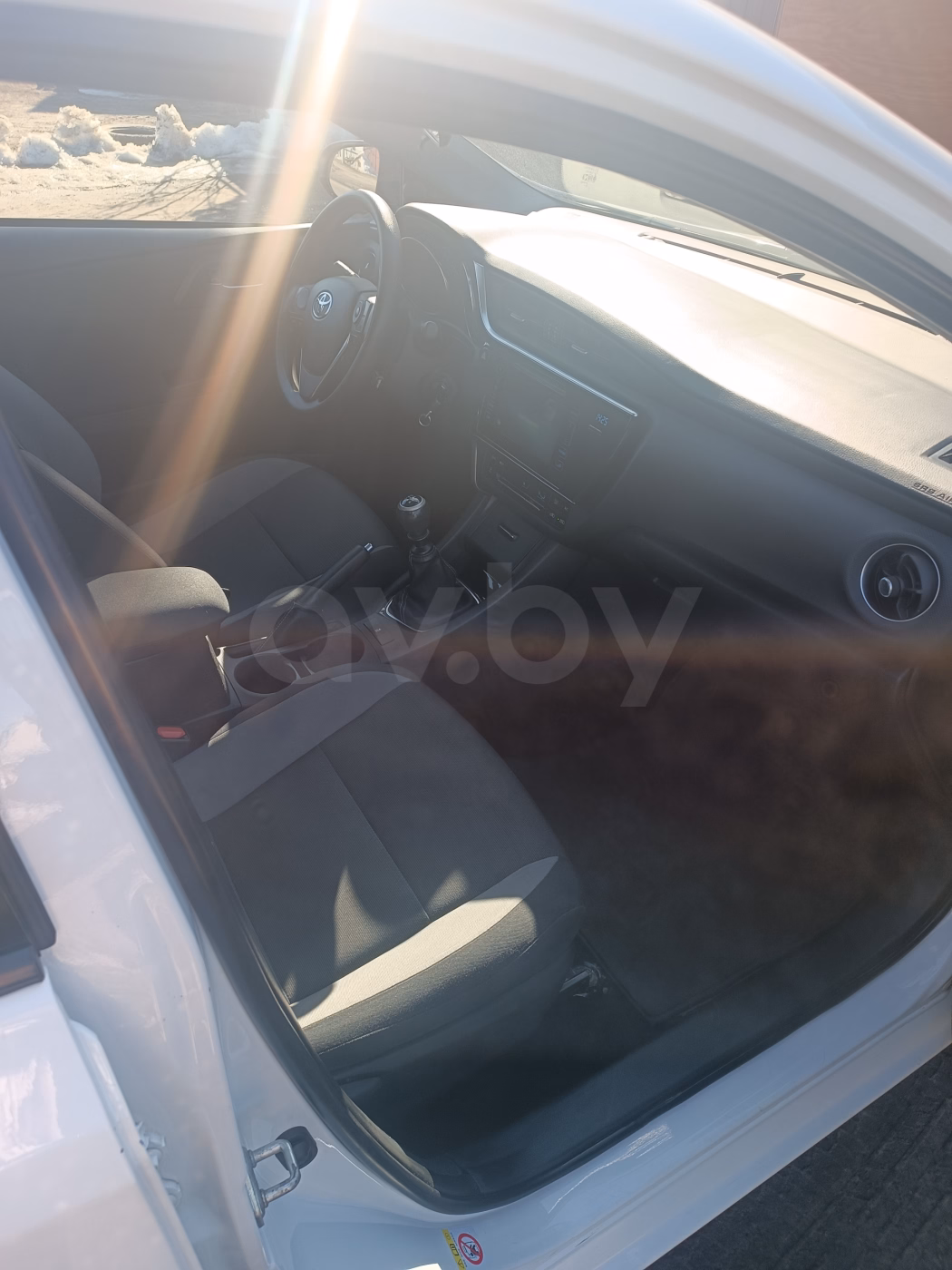 Toyota Auris фото 11