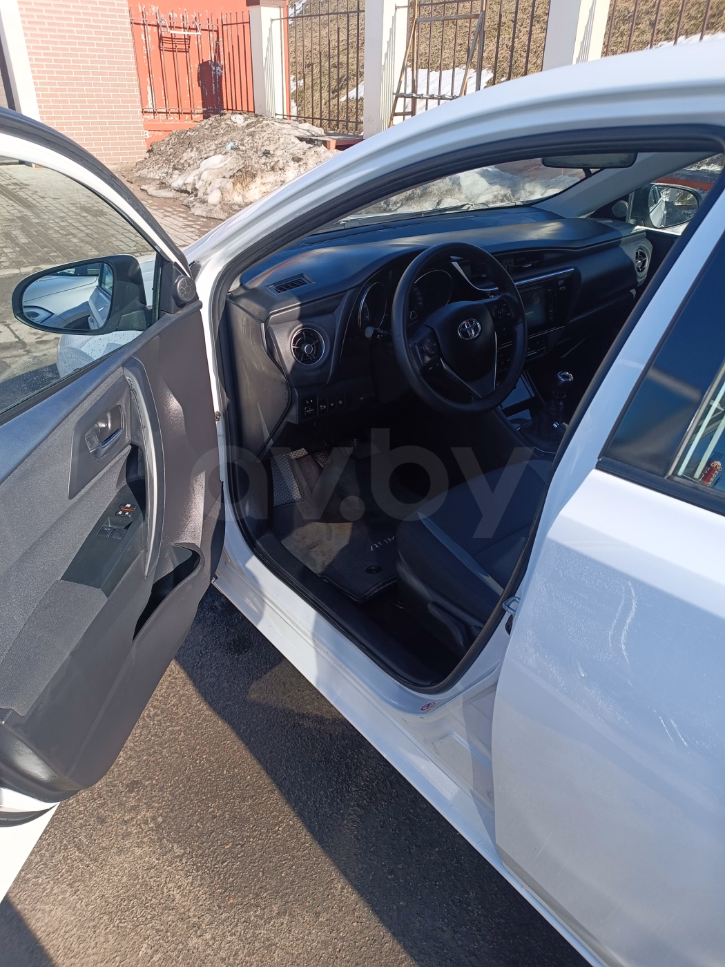 Toyota Auris фото 6