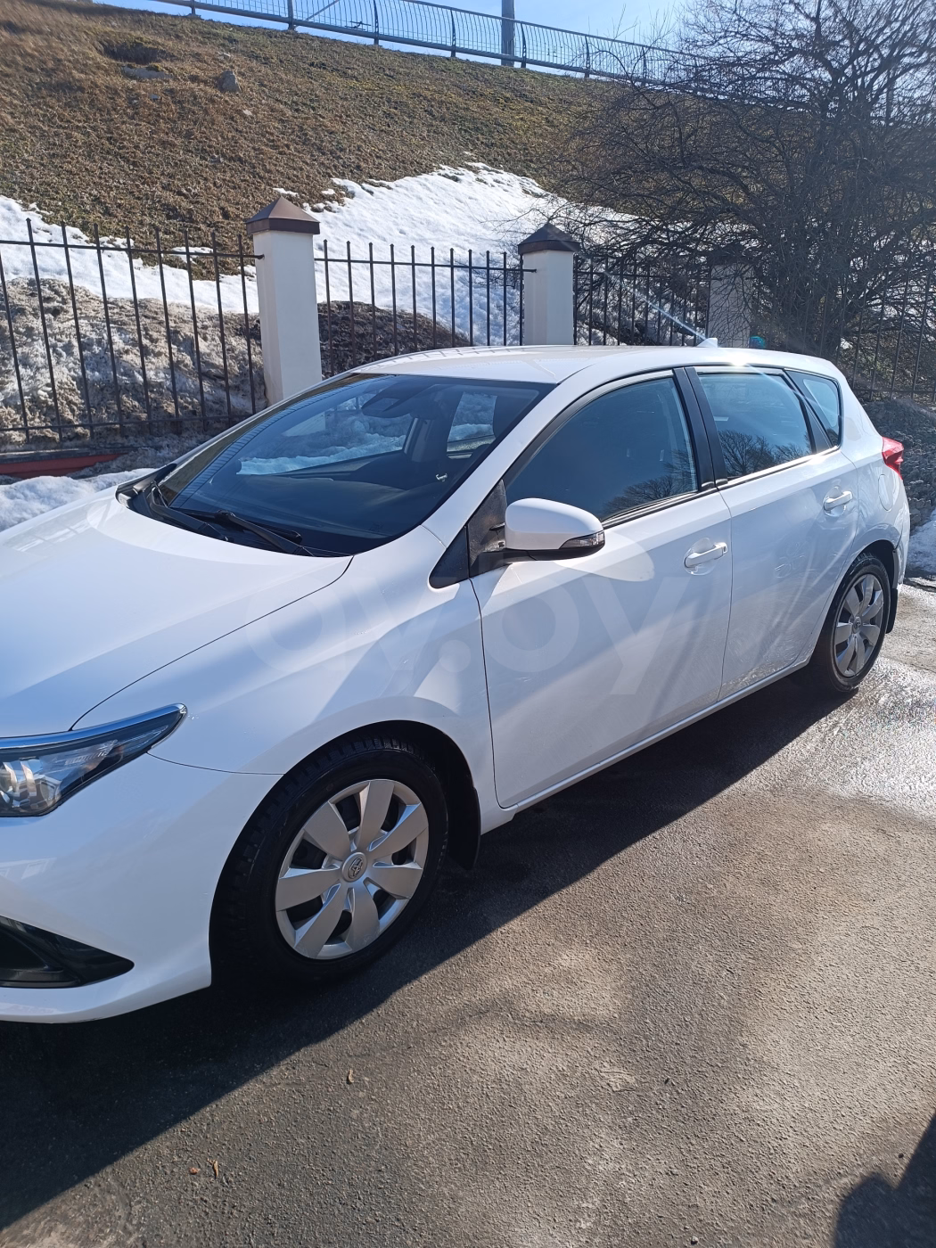Toyota Auris фото 3