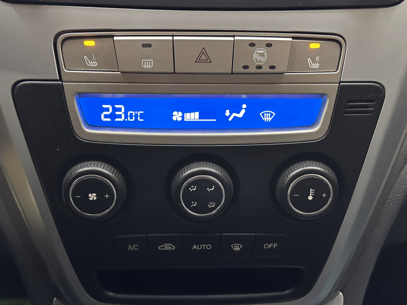Geely Emgrand X7 фото 14