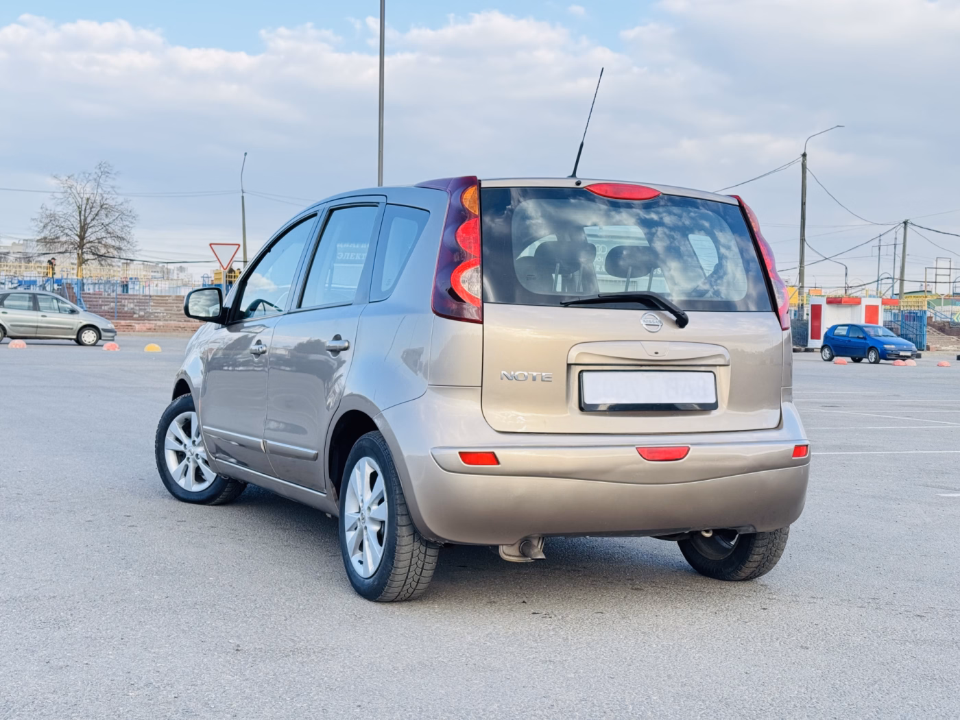 Nissan Note фото 4