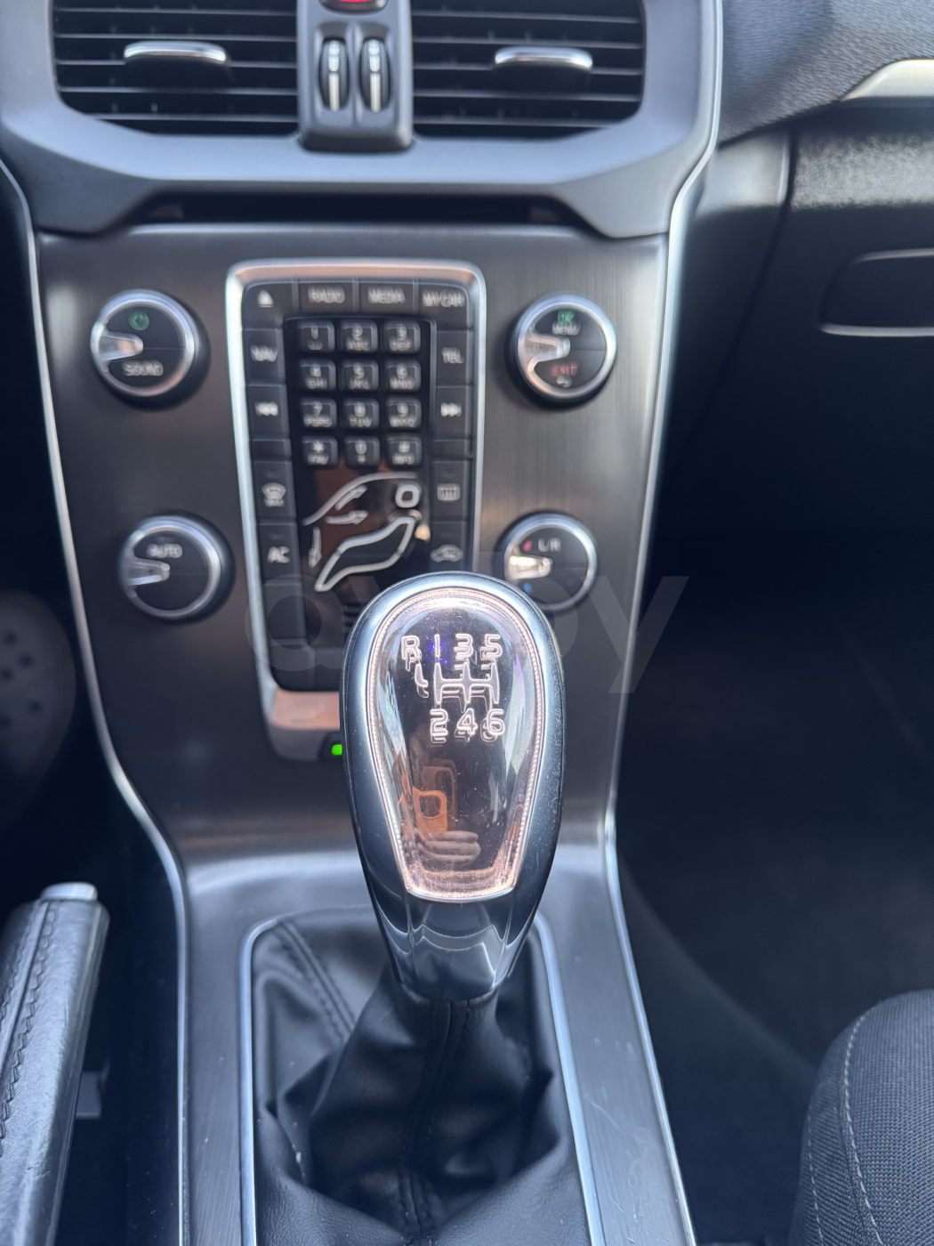 Volvo V40 фото 10