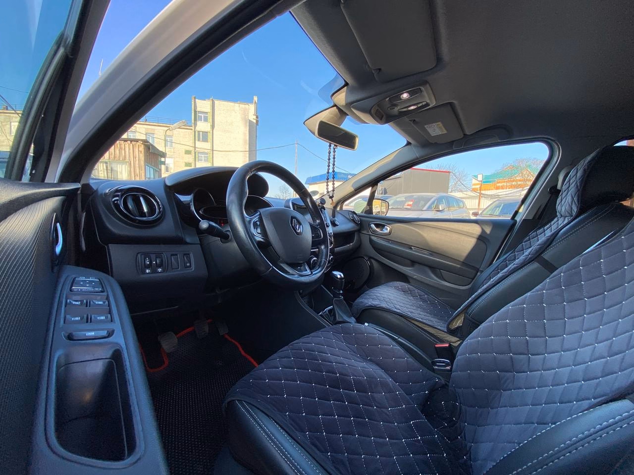 Renault Clio фото 9