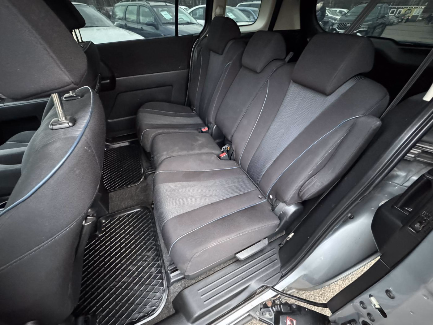 Mazda 5 фото 12