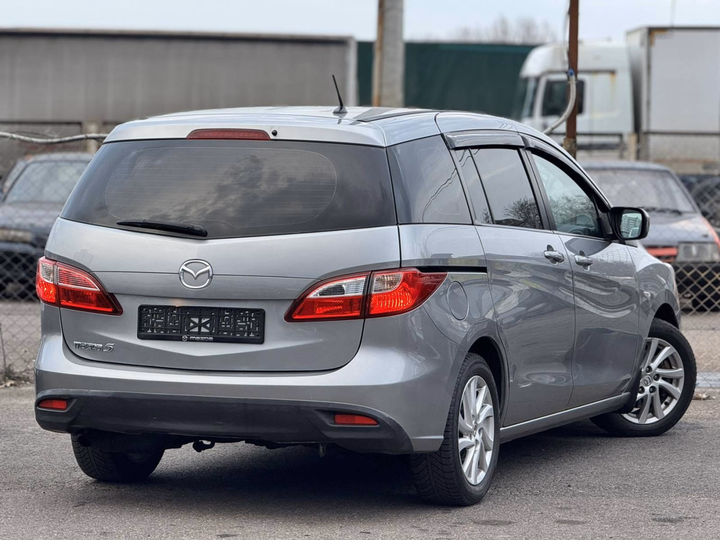Mazda 5 фото 6