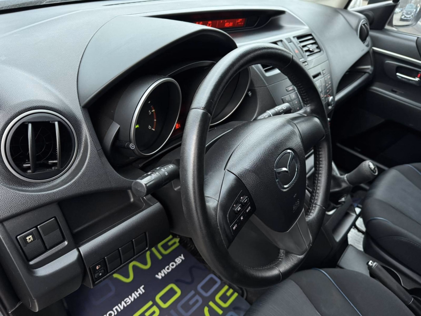 Mazda 5 фото 10