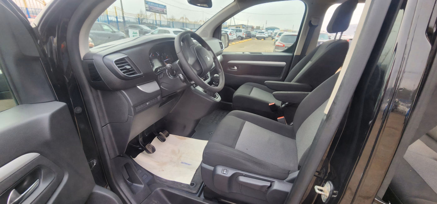 Peugeot Traveller фото 10