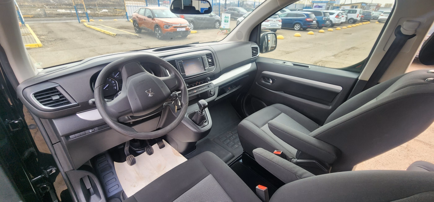 Peugeot Traveller фото 11