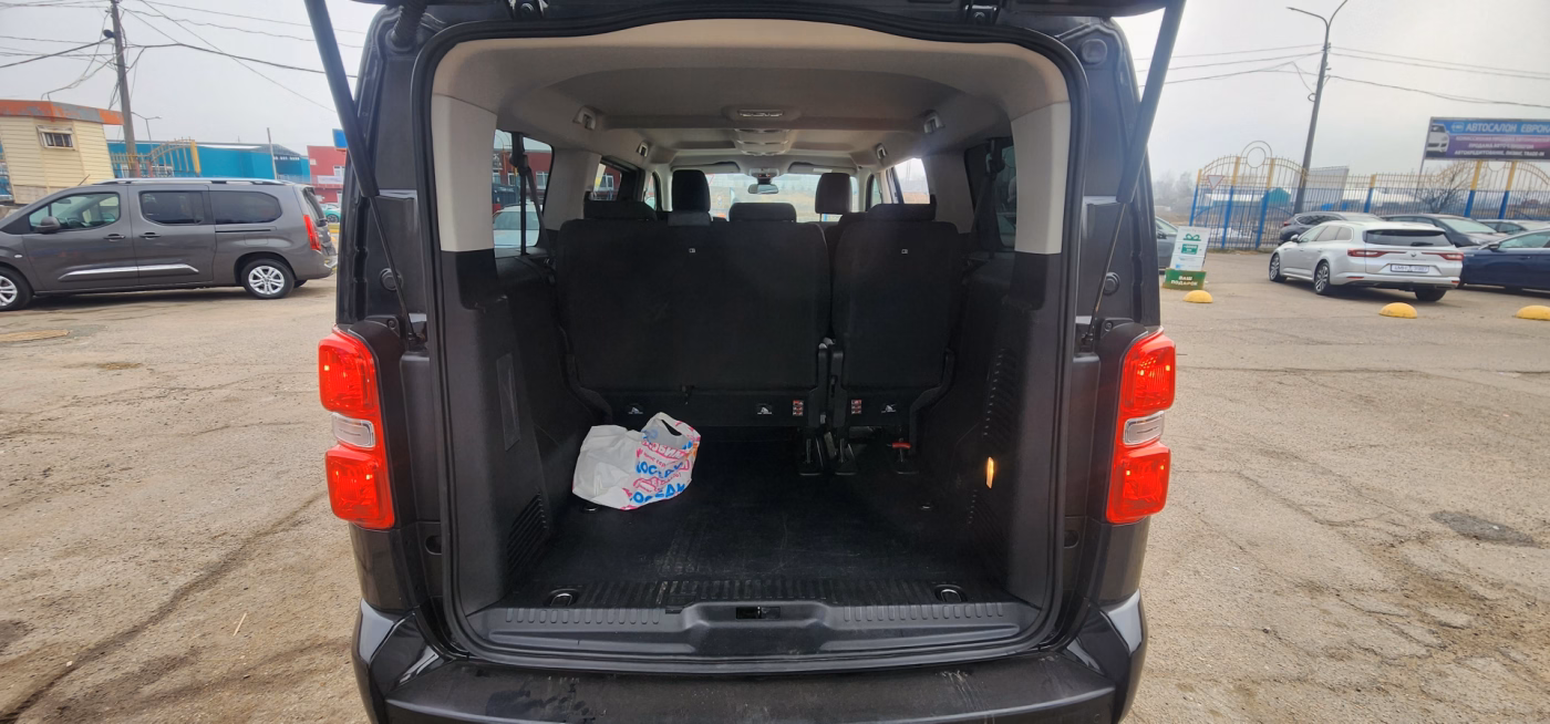Peugeot Traveller фото 12