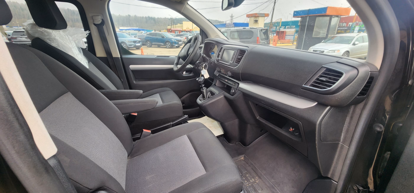 Peugeot Traveller фото 5