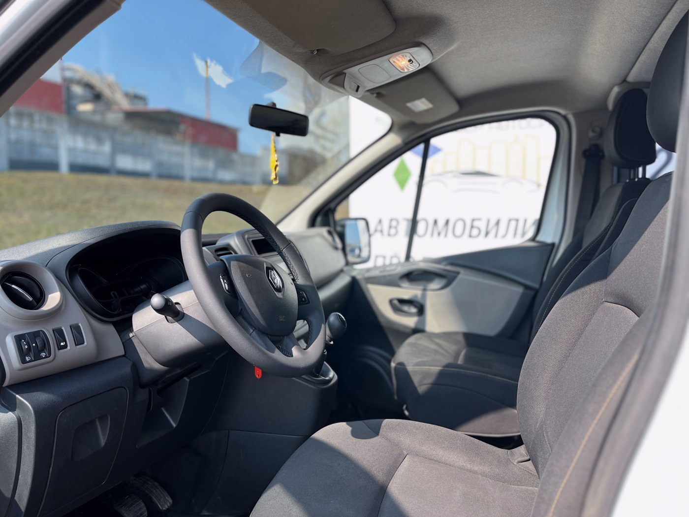 Renault Trafic фото 9