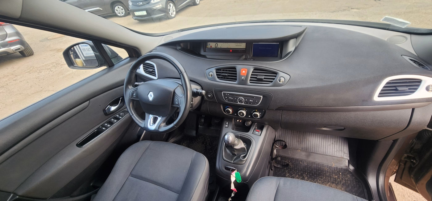 Renault Grand Scenic фото 13