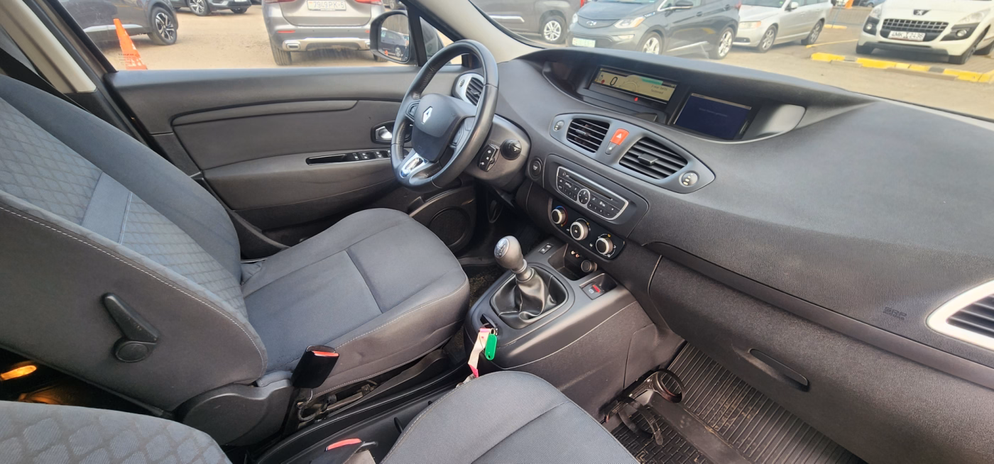 Renault Grand Scenic фото 12