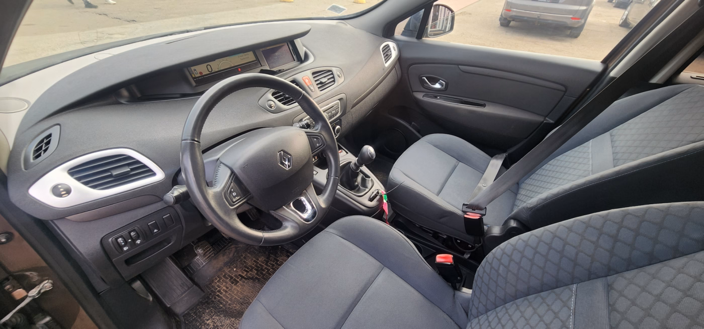Renault Grand Scenic фото 15