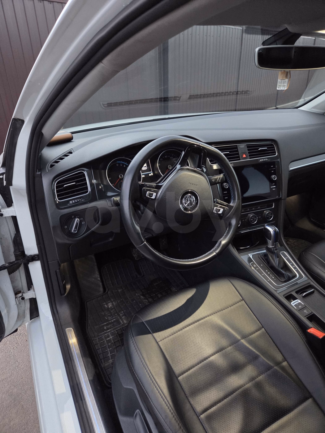 Volkswagen e-Golf фото 14