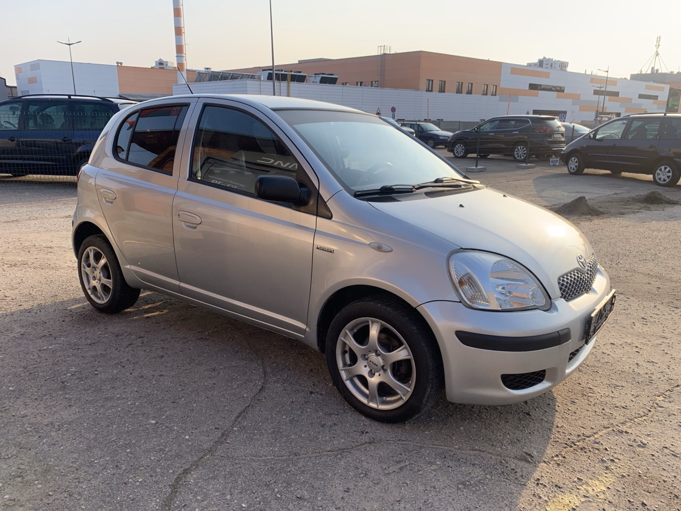 Toyota Yaris фото 2