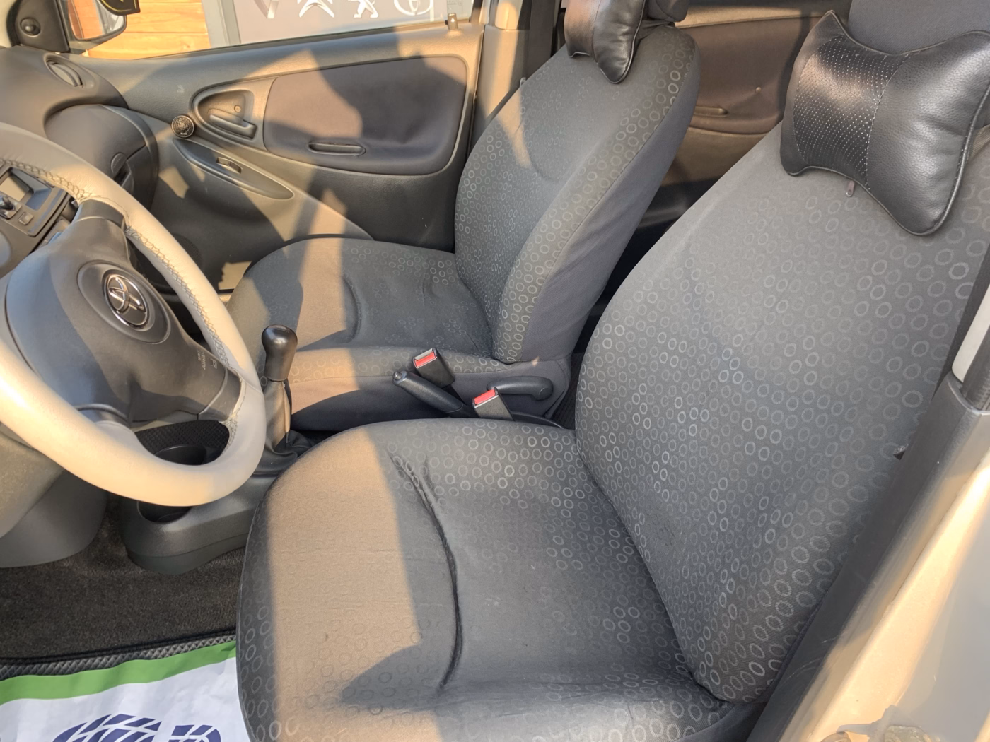 Toyota Yaris фото 8