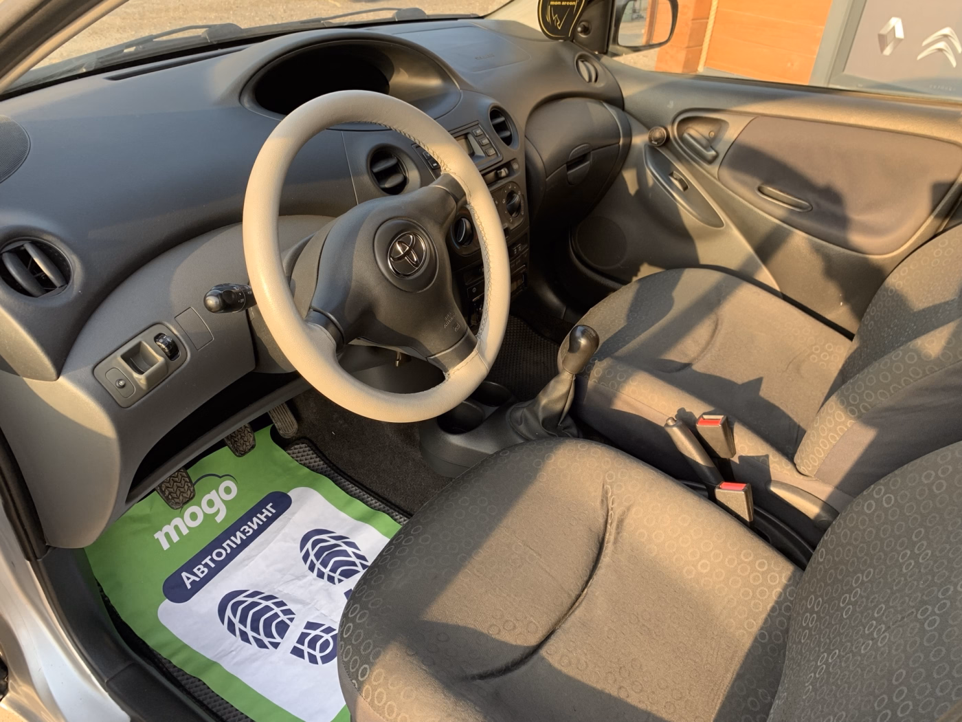 Toyota Yaris фото 11