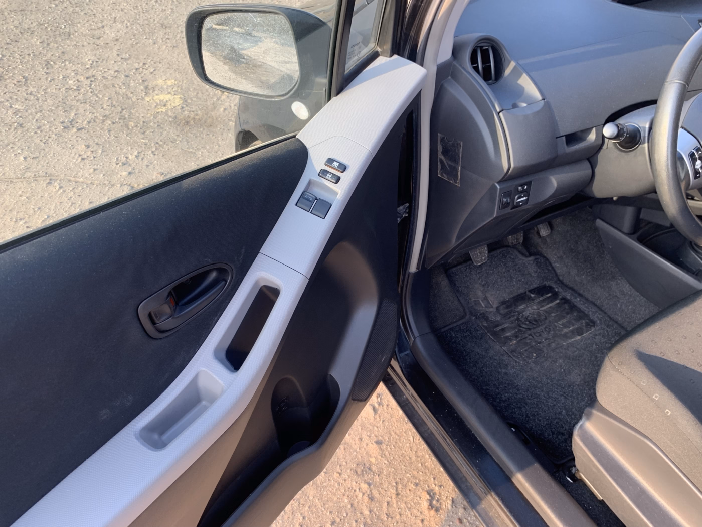 Toyota Yaris фото 9