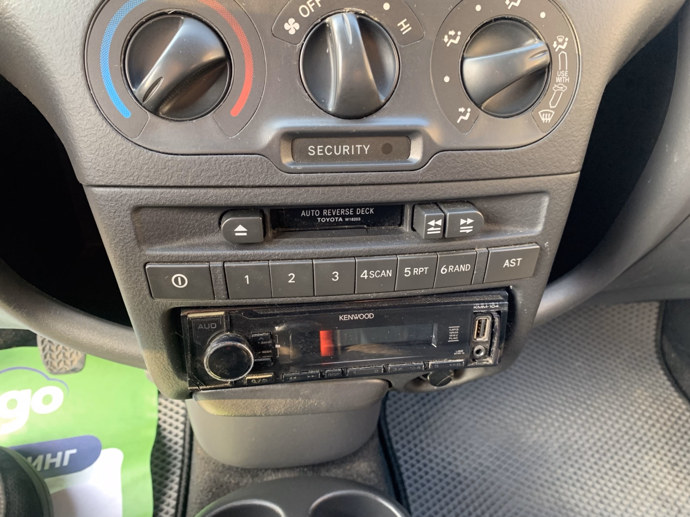 Toyota Yaris фото 13