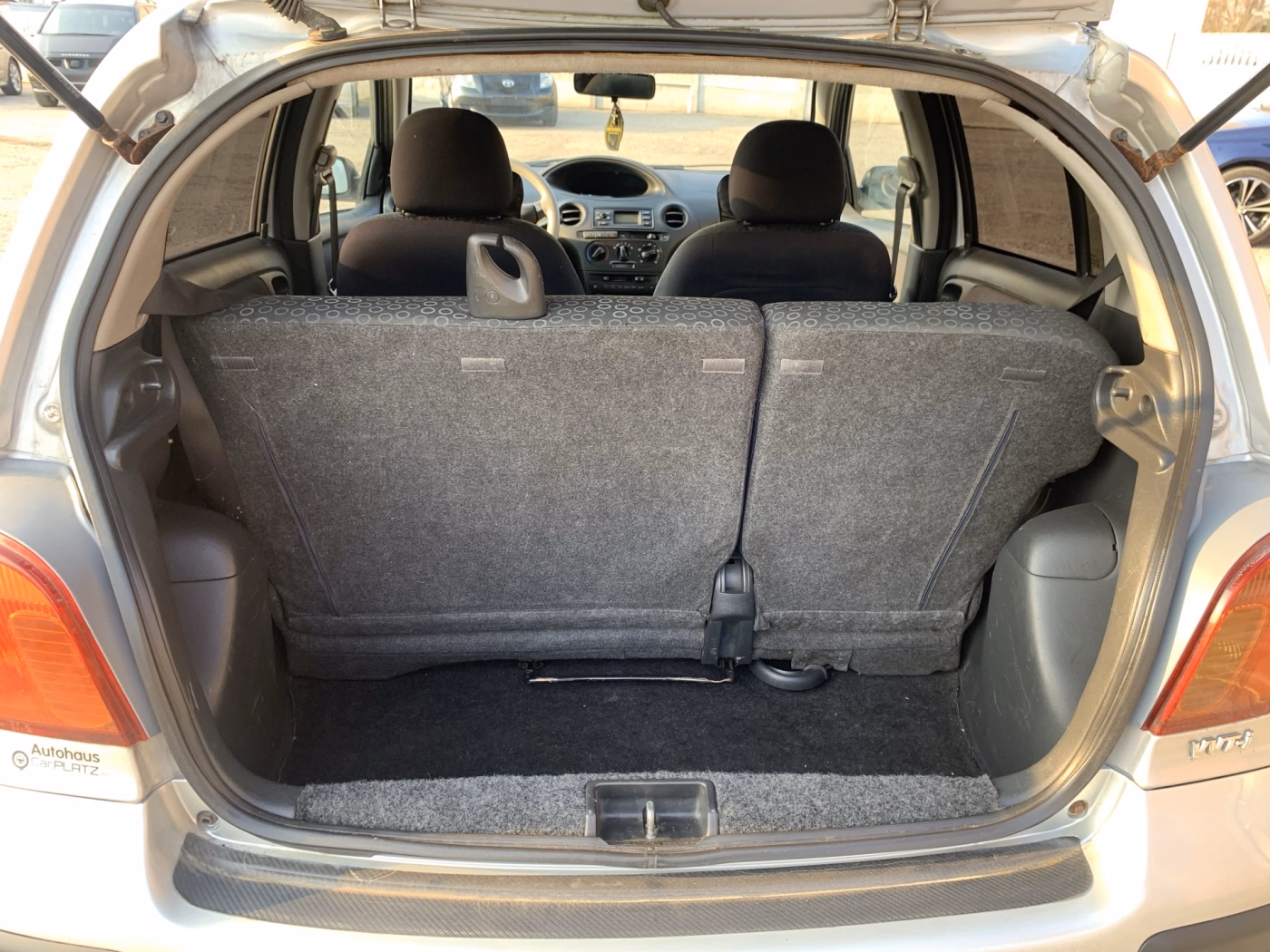 Toyota Yaris фото 6