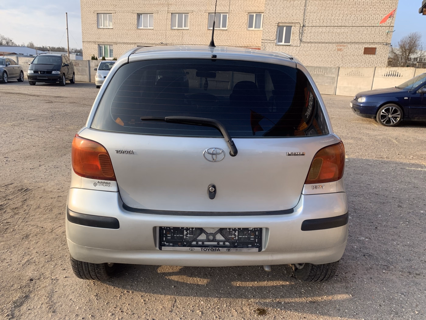 Toyota Yaris фото 5