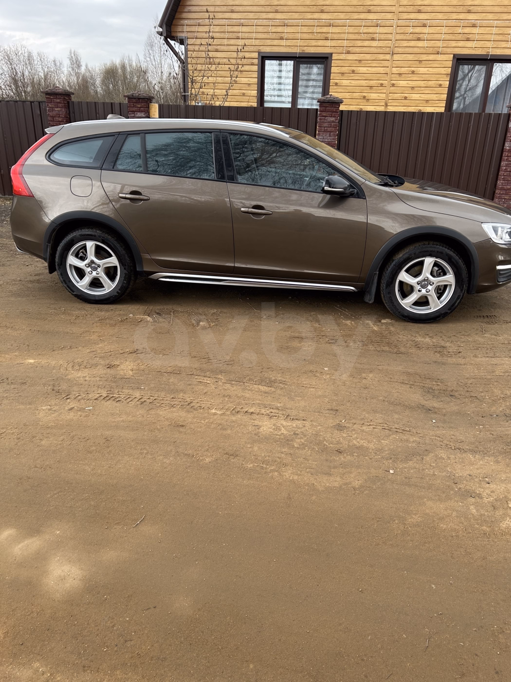 Volvo V60 Cross Country фото 6