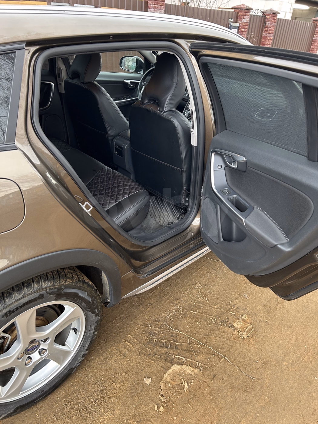 Volvo V60 Cross Country фото 15
