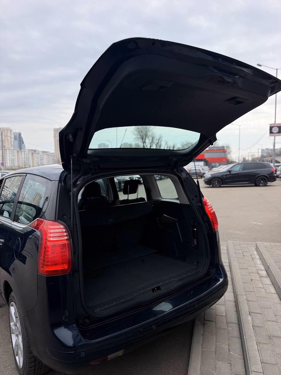 Peugeot 5008 фото 10
