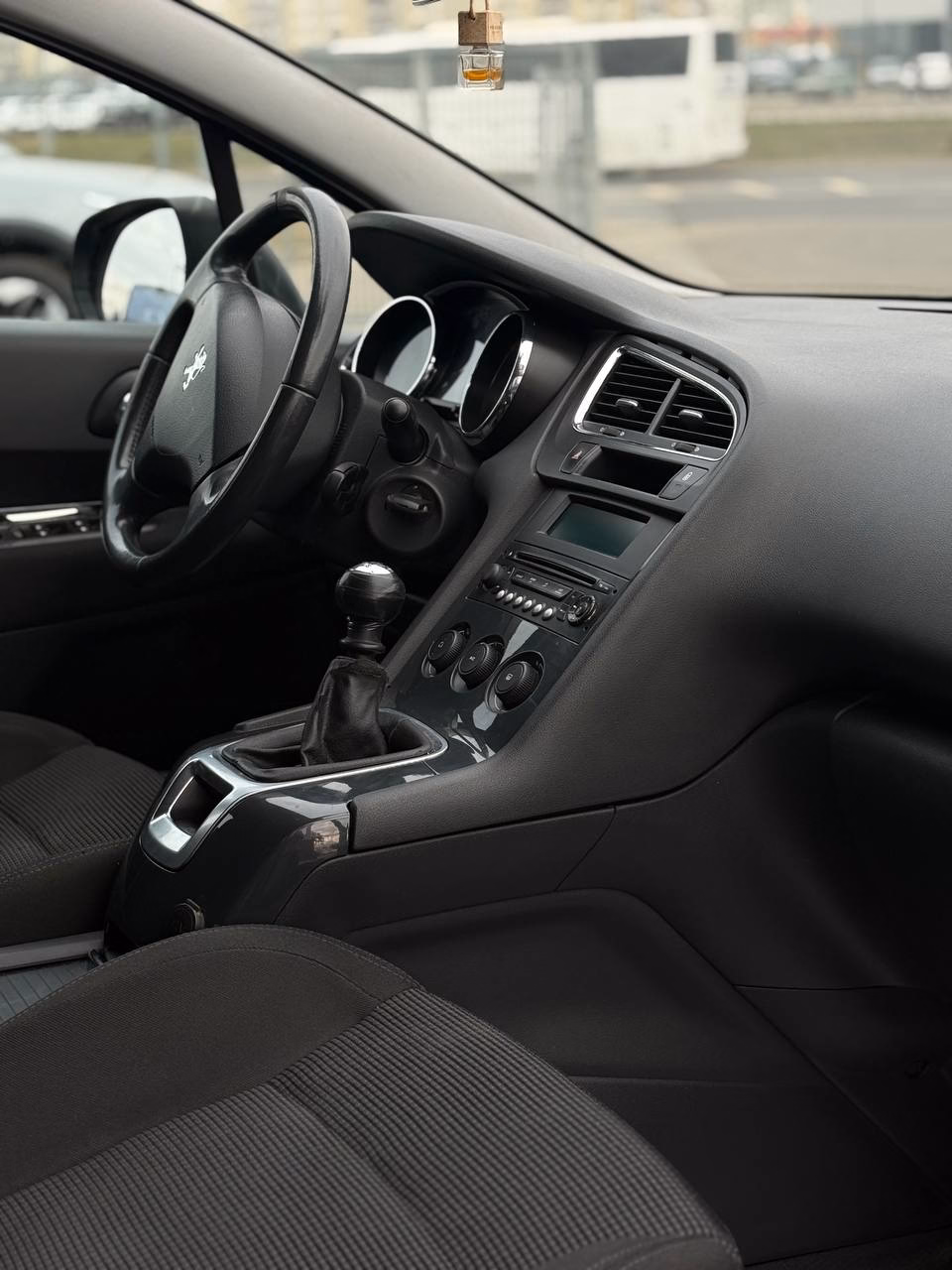 Peugeot 5008 фото 12