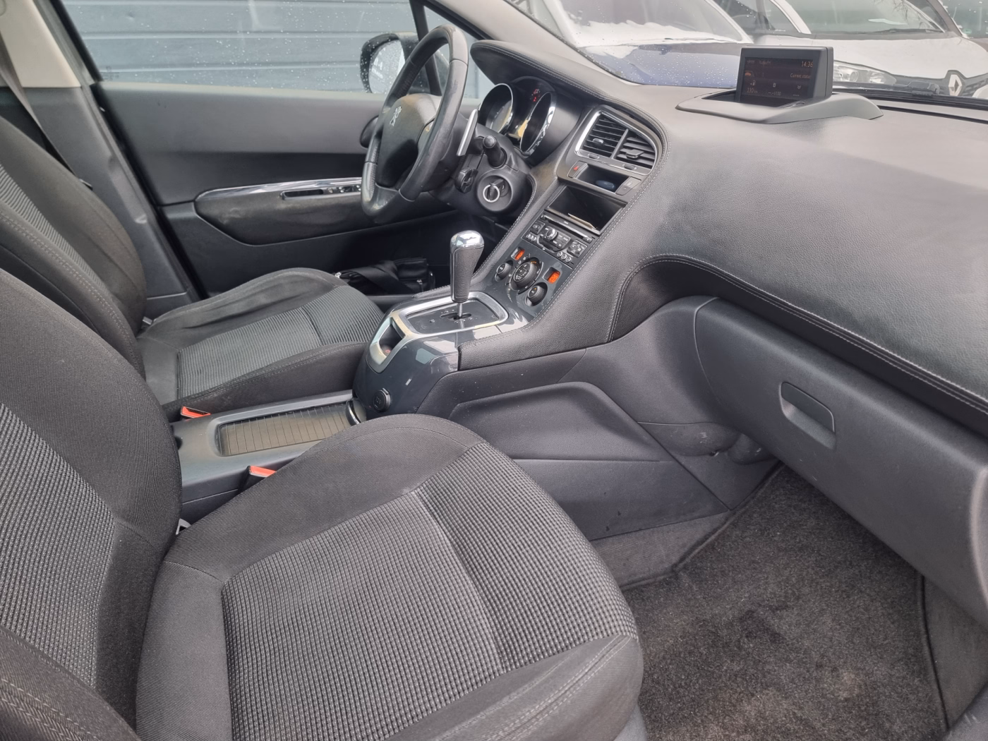 Peugeot 5008 фото 9