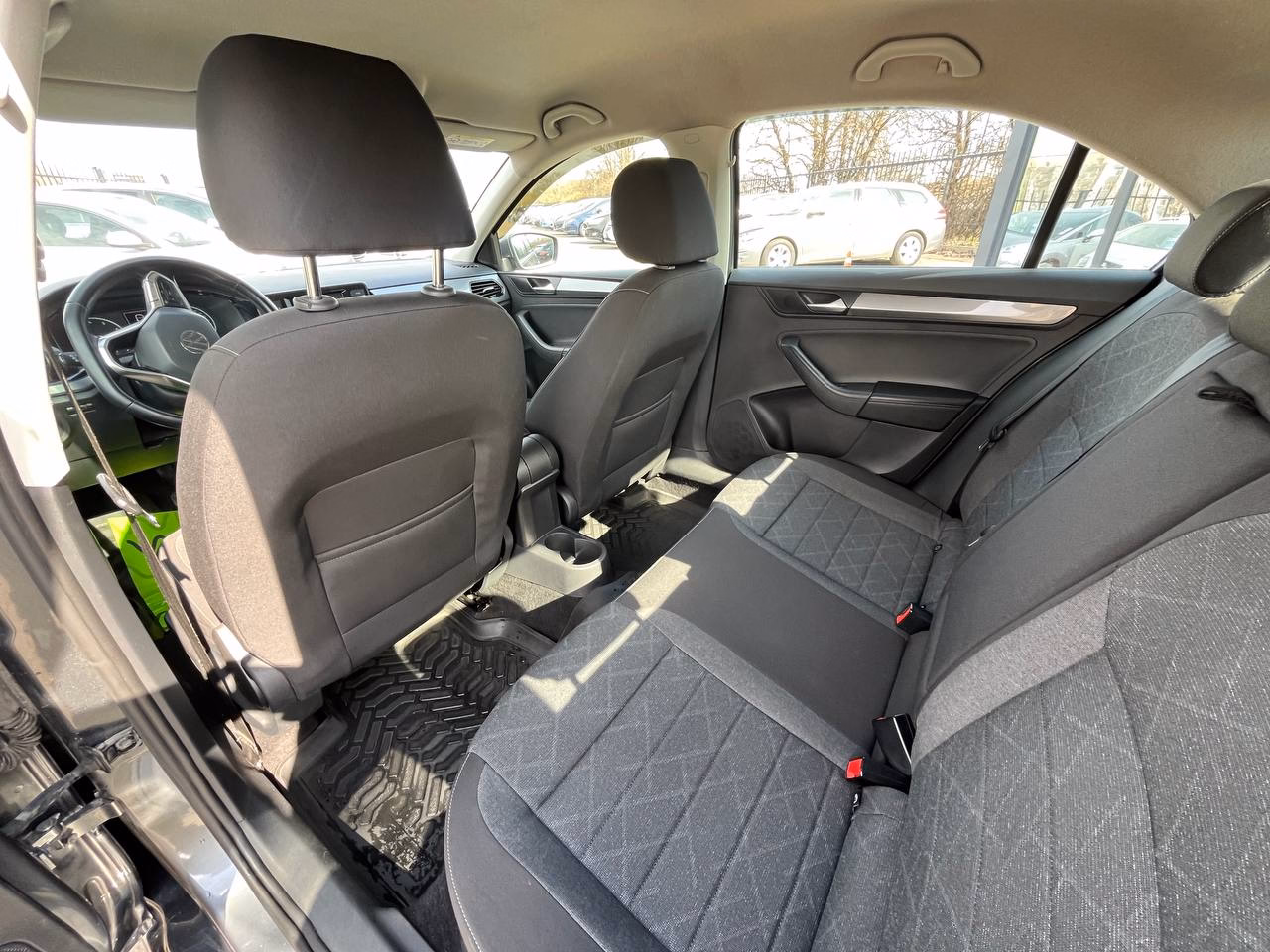 Volkswagen Polo Sedan фото 13