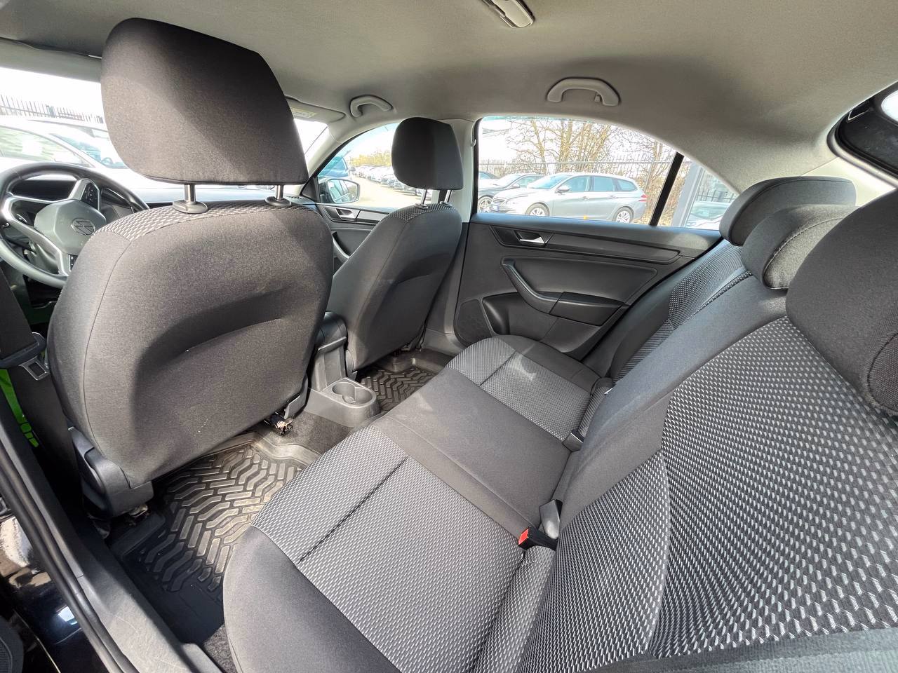 Volkswagen Polo Sedan фото 12