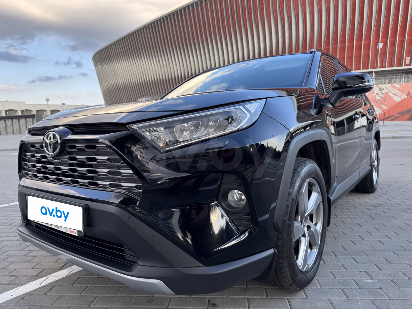 Toyota RAV4 фото 2
